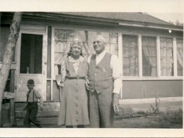 Fred Calton and Anna Laura Wilcox Calton.  Identity of boy unknown.